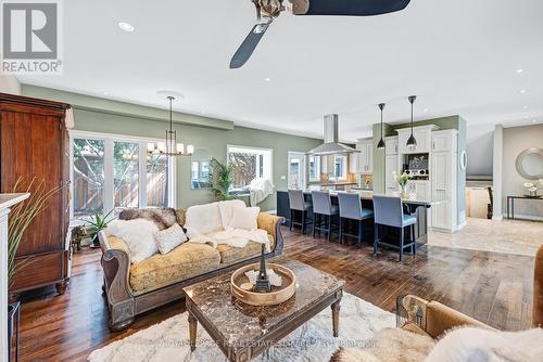 11 Rayne Avenue, Oakville (College Park), ON - Indoor Photo Showing Living Room