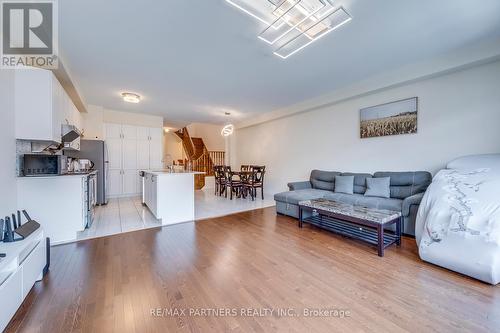 14 Reddington Road, Markham (Cedarwood), ON - Indoor Photo Showing Living Room