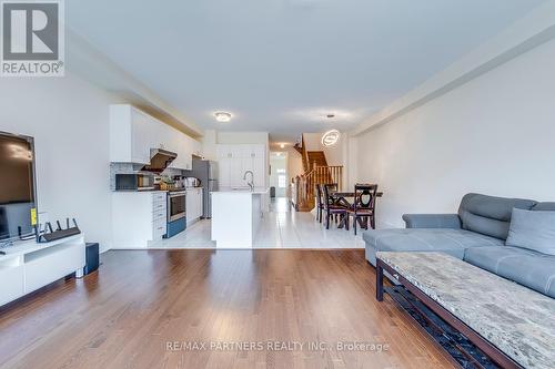 14 Reddington Road, Markham (Cedarwood), ON - Indoor Photo Showing Living Room