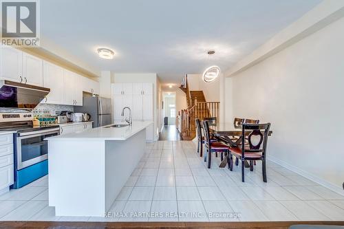 14 Reddington Road, Markham (Cedarwood), ON - Indoor Photo Showing Kitchen With Upgraded Kitchen