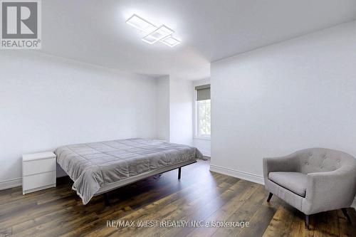 132 Hall Street, Richmond Hill, ON - Indoor Photo Showing Bedroom