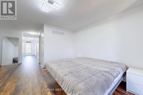 132 Hall Street, Richmond Hill, ON - Indoor Photo Showing Bedroom