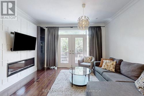 132 Hall Street, Richmond Hill, ON - Indoor Photo Showing Living Room With Fireplace