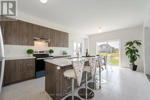 1151 Cole Street, Innisfil (Alcona), ON - Indoor Photo Showing Kitchen With Upgraded Kitchen