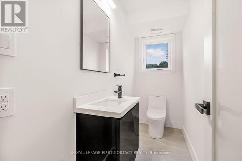 22 Alderwood Lane, Barrie (Allandale), ON - Indoor Photo Showing Bathroom