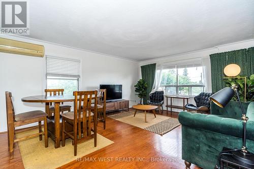 34 Penhurst Avenue, Toronto (Stonegate-Queensway), ON - Indoor Photo Showing Living Room