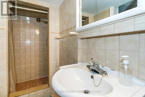 34 Penhurst Avenue, Toronto (Stonegate-Queensway), ON - Indoor Photo Showing Bathroom