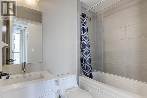 2203 - 426 University Avenue, Toronto, ON - Indoor Photo Showing Bathroom