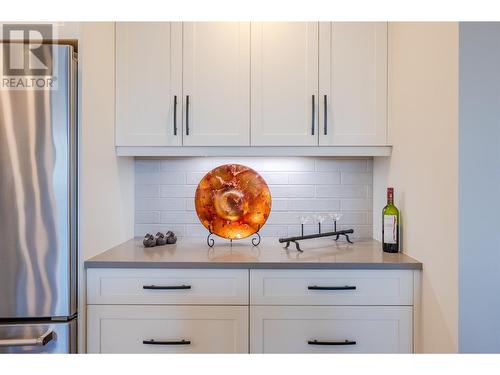 4000 Redstone Crescent Unit# 218, Peachland, BC - Indoor Photo Showing Kitchen