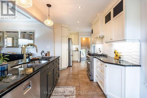 451 Westmount Drive, London, ON - Indoor Photo Showing Kitchen With Double Sink With Upgraded Kitchen