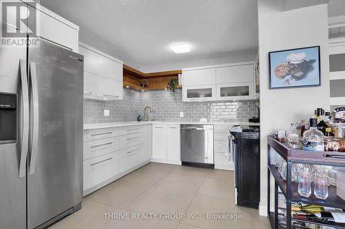 402 - 380 King Street, London, ON - Indoor Photo Showing Kitchen With Upgraded Kitchen