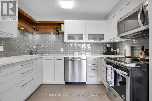 402 - 380 King Street, London, ON - Indoor Photo Showing Kitchen With Upgraded Kitchen