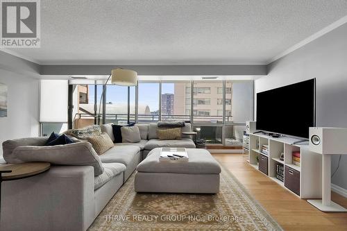 402 - 380 King Street, London, ON - Indoor Photo Showing Living Room