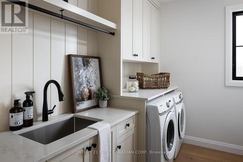 2166 Linkway Boulevard, London, ON - Indoor Photo Showing Laundry Room