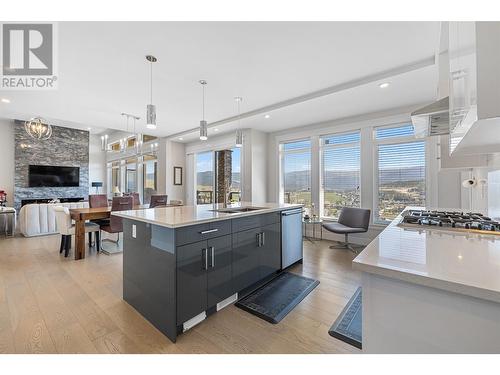 1295 Mine Hill Drive, Kelowna, BC - Indoor Photo Showing Kitchen With Upgraded Kitchen