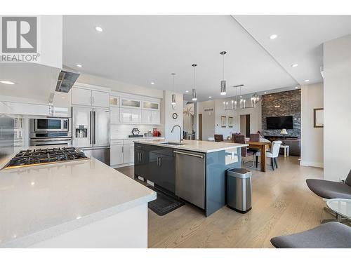 1295 Mine Hill Drive, Kelowna, BC - Indoor Photo Showing Kitchen With Upgraded Kitchen