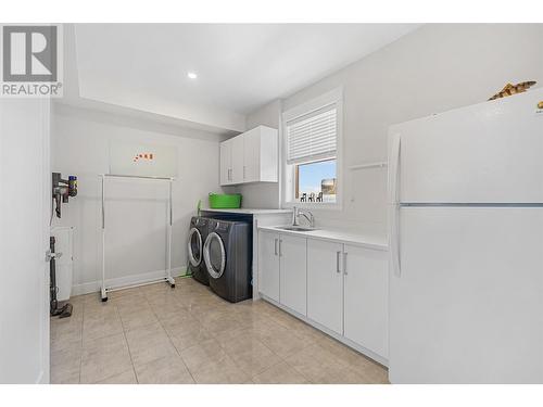 1295 Mine Hill Drive, Kelowna, BC - Indoor Photo Showing Laundry Room