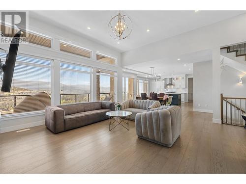 1295 Mine Hill Drive, Kelowna, BC - Indoor Photo Showing Living Room