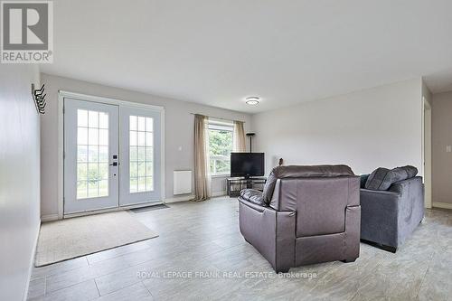 189 Halbiem Crescent, Dysart Et Al, ON - Indoor Photo Showing Living Room