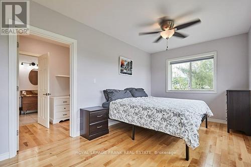 189 Halbiem Crescent, Dysart Et Al, ON - Indoor Photo Showing Bedroom