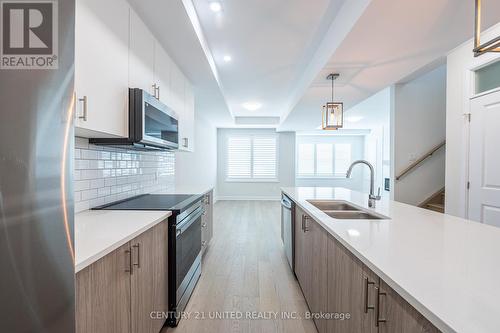 313 Mullighan Gardens, Peterborough (Northcrest), ON - Indoor Photo Showing Kitchen With Double Sink With Upgraded Kitchen