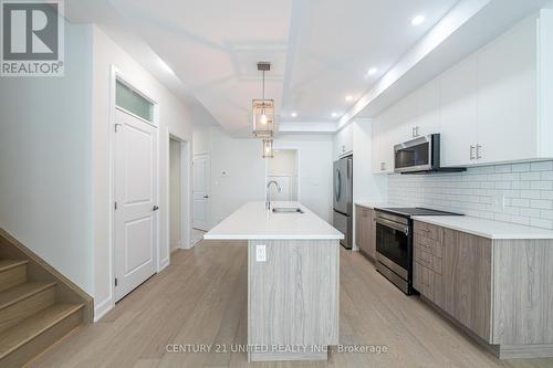 313 Mullighan Gardens, Peterborough (Northcrest), ON - Indoor Photo Showing Kitchen With Upgraded Kitchen