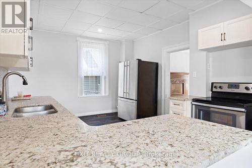 18 Stone Street, Belleville, ON - Indoor Photo Showing Kitchen With Double Sink With Upgraded Kitchen