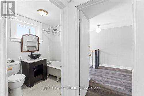 18 Stone Street, Belleville, ON - Indoor Photo Showing Bathroom