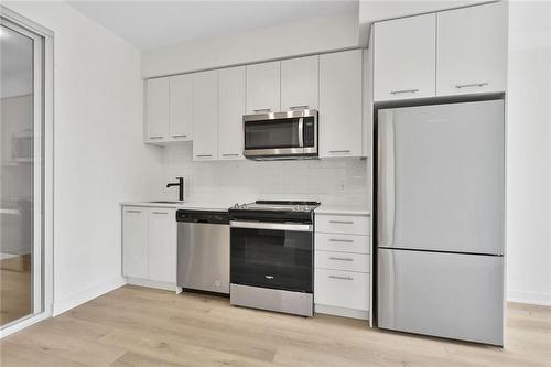 385 Winston Road|Unit #201, Grimsby, ON - Indoor Photo Showing Kitchen