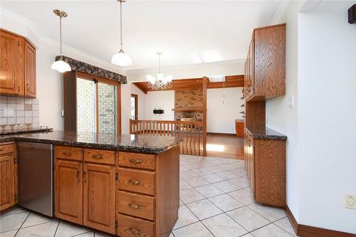 22 Glen Park Court, Hamilton, ON - Indoor Photo Showing Kitchen