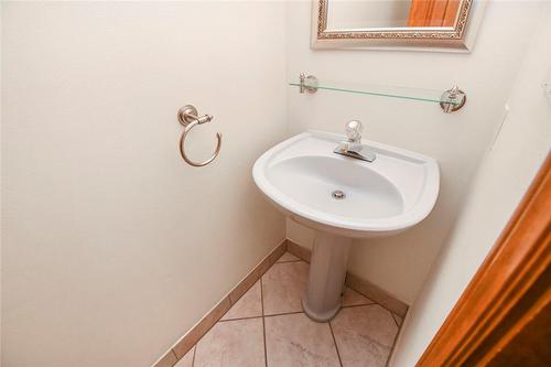 22 Glen Park Court, Hamilton, ON - Indoor Photo Showing Bathroom