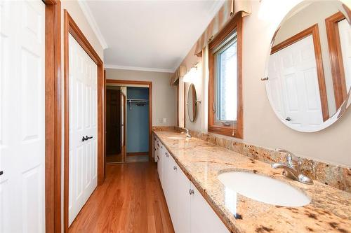 22 Glen Park Court, Hamilton, ON - Indoor Photo Showing Bathroom