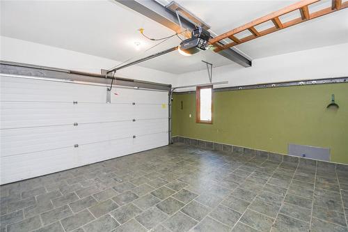 22 Glen Park Court, Hamilton, ON - Indoor Photo Showing Garage