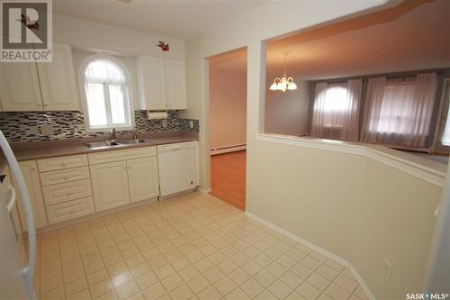 304 1152 103Rd Street, North Battleford, SK - Indoor Photo Showing Kitchen With Double Sink