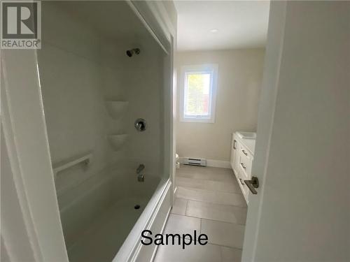 308 Highlandview, Moncton, NB - Indoor Photo Showing Bathroom