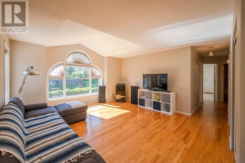 1893 Sandstone Drive, Penticton, BC - Indoor Photo Showing Living Room