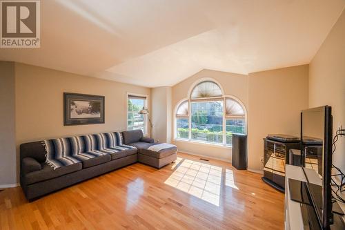 1893 Sandstone Drive, Penticton, BC - Indoor Photo Showing Living Room