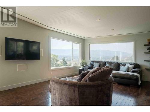 6552 Goose Lake Road, Vernon, BC - Indoor Photo Showing Living Room