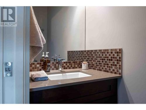 6552 Goose Lake Road, Vernon, BC - Indoor Photo Showing Bathroom