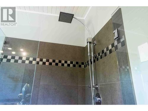 6552 Goose Lake Road, Vernon, BC - Indoor Photo Showing Bathroom