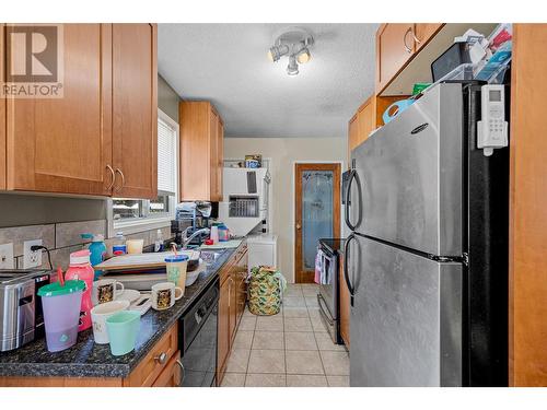 2466 Sexsmith Road, Kelowna, BC - Indoor Photo Showing Kitchen