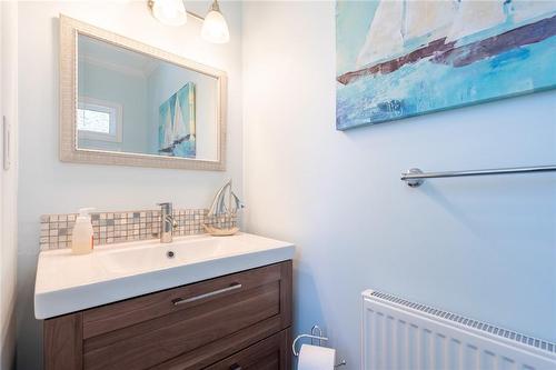 46 Mountain Brow Boulevard, Hamilton, ON - Indoor Photo Showing Bathroom