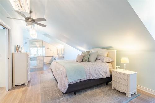 46 Mountain Brow Boulevard, Hamilton, ON - Indoor Photo Showing Bedroom