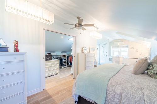 46 Mountain Brow Boulevard, Hamilton, ON - Indoor Photo Showing Bedroom