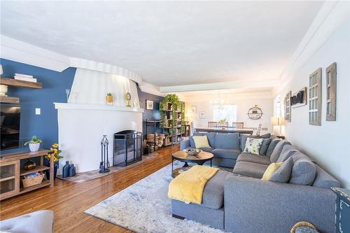 46 Mountain Brow Boulevard, Hamilton, ON - Indoor Photo Showing Living Room