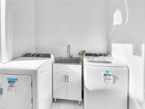 116 East 21St Street, Hamilton, ON - Indoor Photo Showing Laundry Room