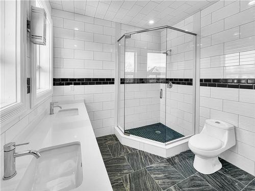 116 East 21St Street, Hamilton, ON - Indoor Photo Showing Bathroom