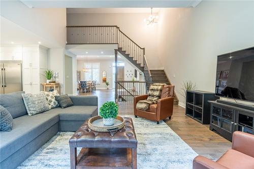 374 Woodworth Drive W, Ancaster, ON - Indoor Photo Showing Living Room