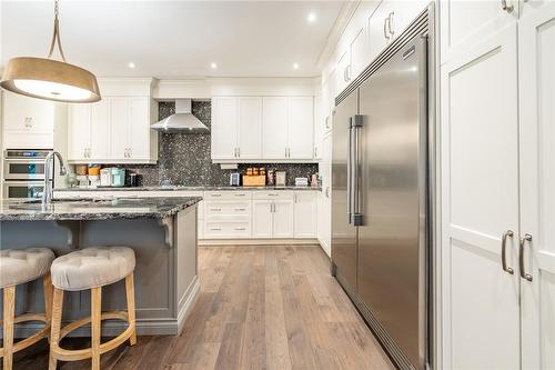 374 Woodworth Drive W, Ancaster, ON - Indoor Photo Showing Kitchen With Upgraded Kitchen