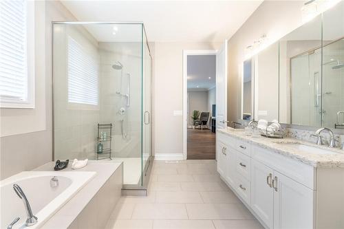 374 Woodworth Drive W, Ancaster, ON - Indoor Photo Showing Bathroom